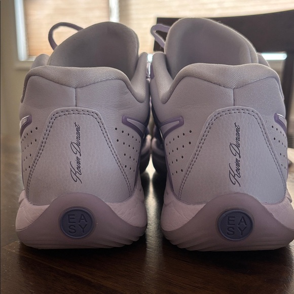 Men’s Kevin Durant Basketball Sneakers - Picture 1 of 4